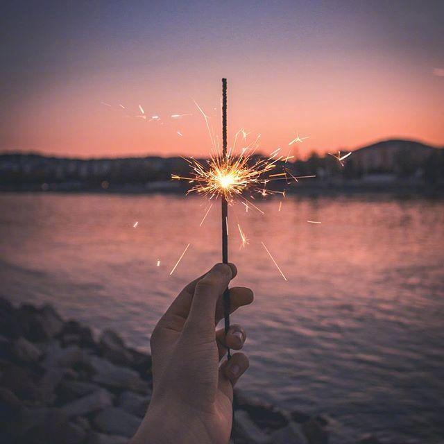 一段感情累了想放手的文案，伤感入体，痛彻心扉！