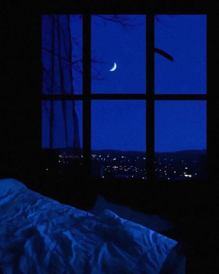 背景图蓝色夜晚|深夜除了孤独、忧郁还有月亮