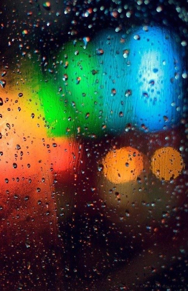 伤感朦胧雨水滴在玻璃窗户唯美个性图片