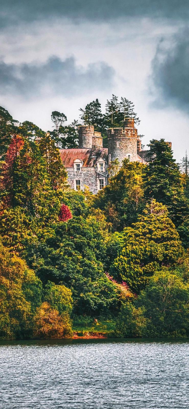 公主居住的森林城堡唯美高清手机壁纸图片