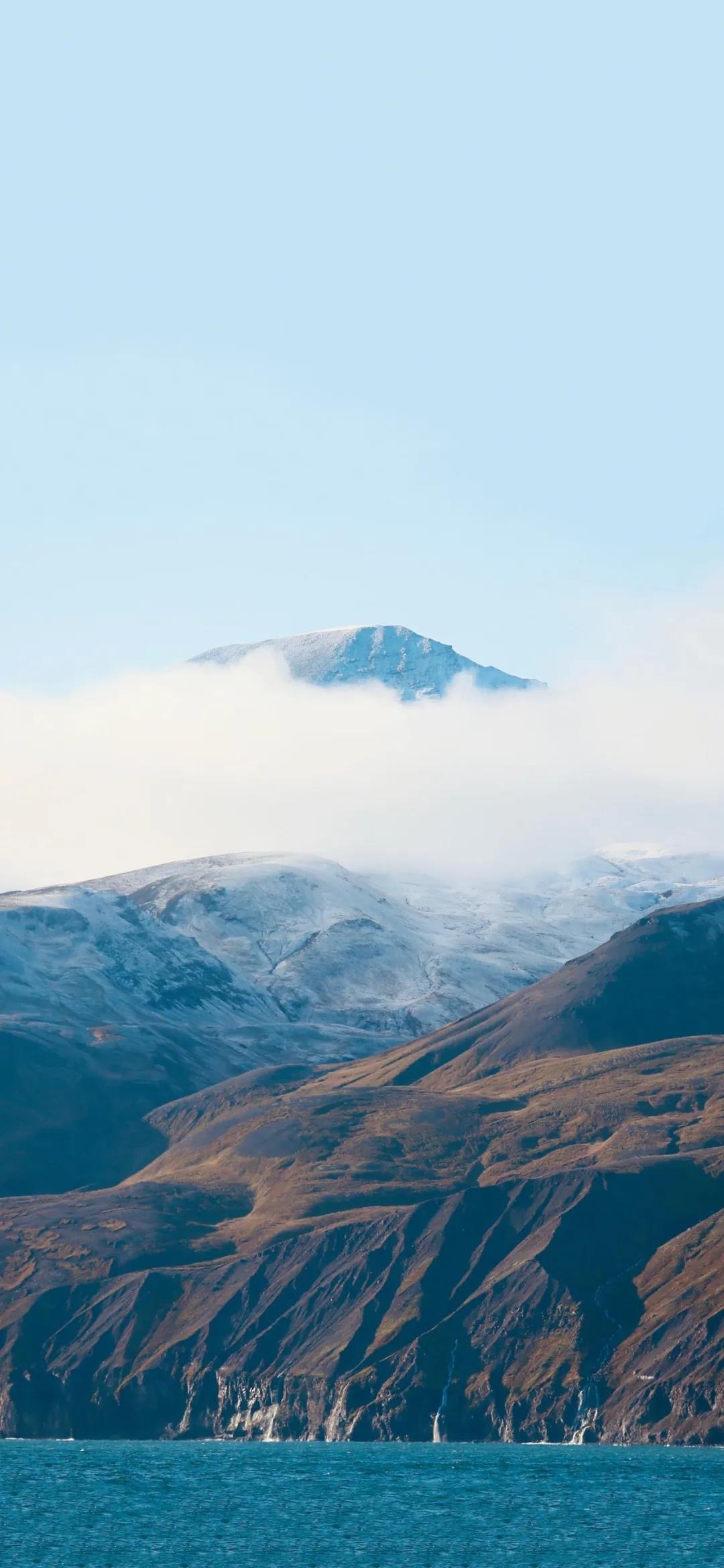 云雾缭绕的山峰唯美风景手机壁纸图片