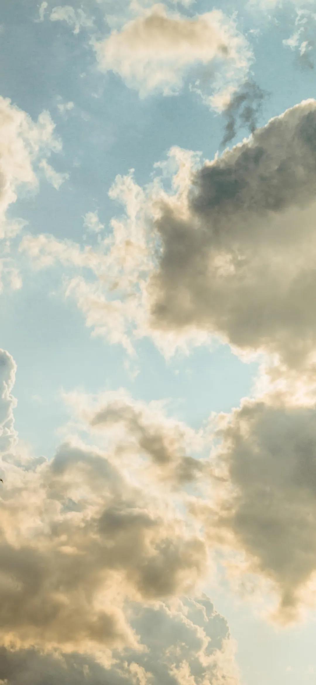 唯美的天空云朵风景手机壁纸图片：云朵是天空的棉花糖
