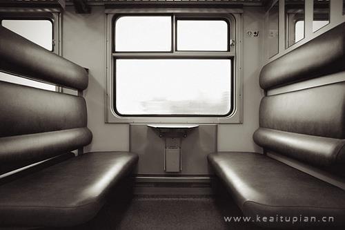 超美在火车上看外面的风景别有一番滋味图片