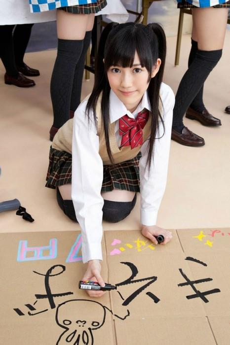 日本可爱校服美女学妹高清手机壁纸图片