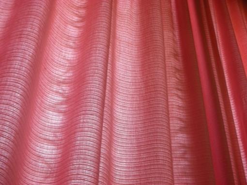 那些窗帘带着五彩斑斓的色彩映在我心上图片