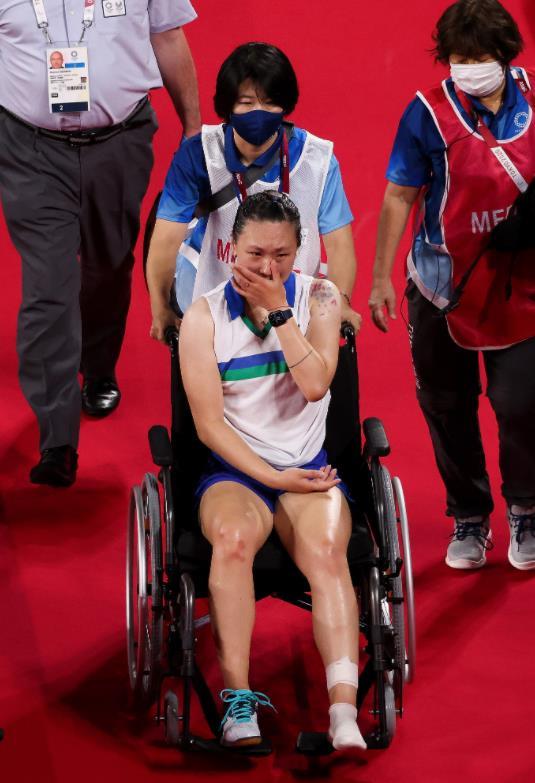 奥运健儿张蓓雯跟腱断裂含泪退赛图片