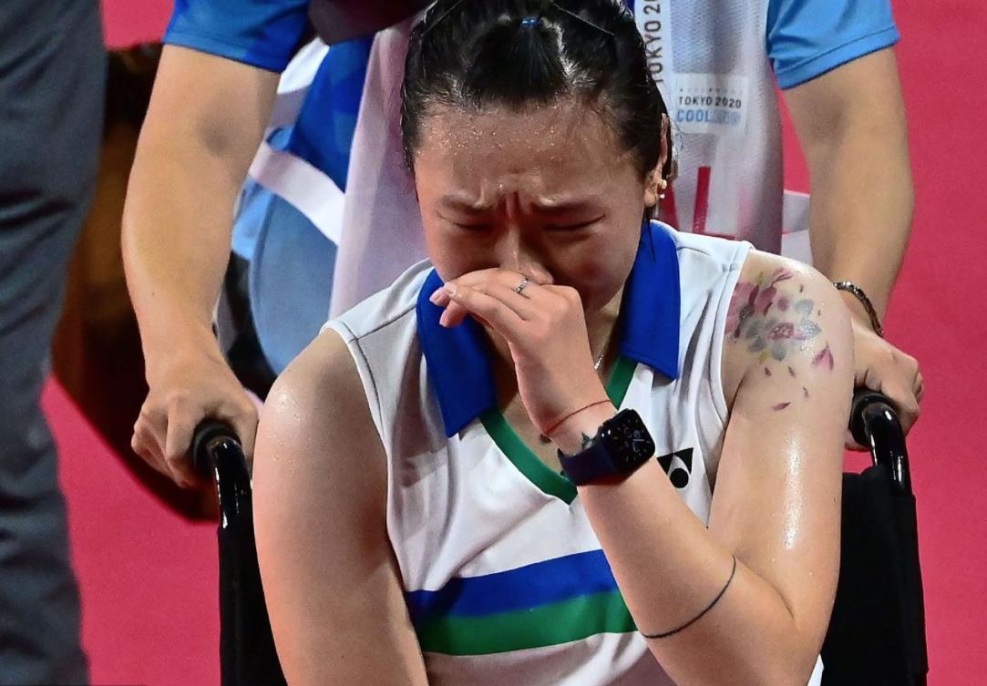 奥运健儿张蓓雯跟腱断裂含泪退赛图片
