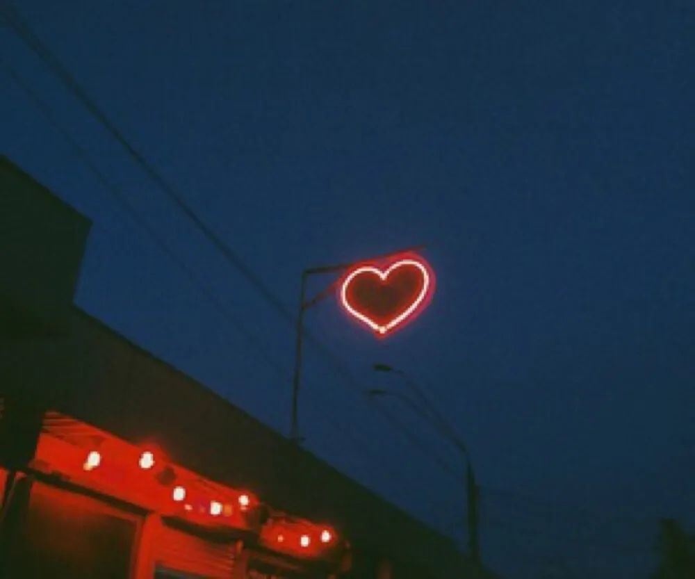 “风格不定的小众文案”