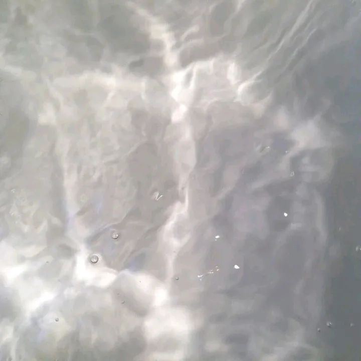 你不肯清醒 看再多文案都没用