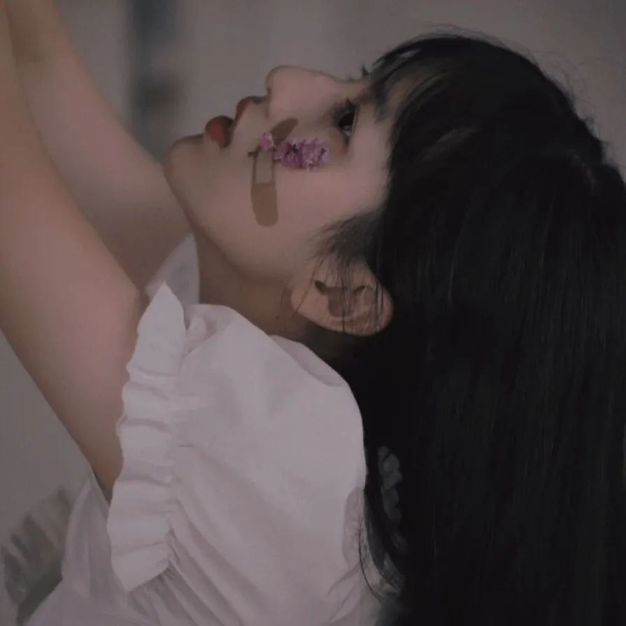 “触动心弦的情感杂句文案”