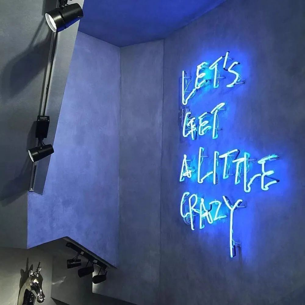 “让你变成朋友圈快乐源泉的沙雕文案”