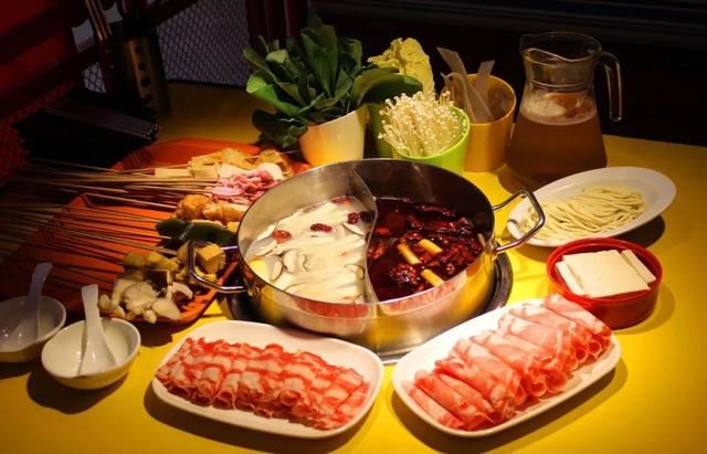 冬天的第一顿火锅文案！