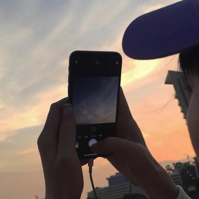 最近流行的打工人文案，适合发朋友圈的打工经典语录！