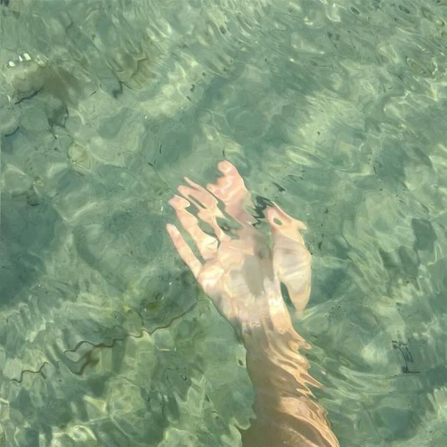 伤感令人想哭的爱情句子！