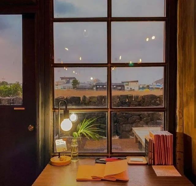 一秒泪崩的句子，最心酸委屈伤感的话！