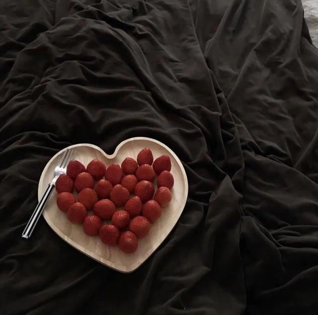 戳中泪点的文案，伤感句子适合发说说！