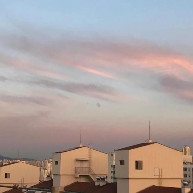 戳中泪点的文案，伤感句子适合发说说！