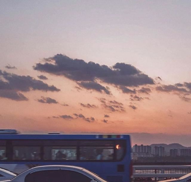 “哪些文案是让你喜欢了很久的”