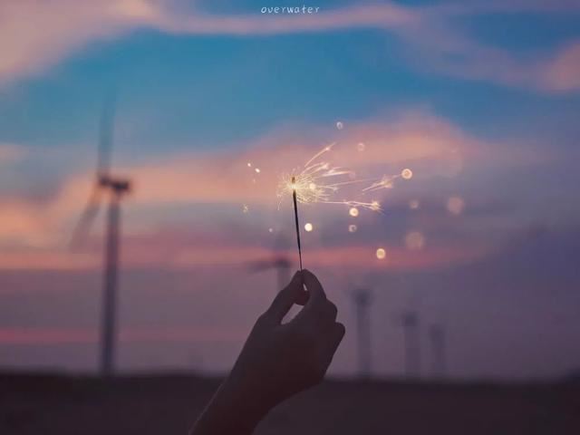 今日份简短干净的文案，精致大气！