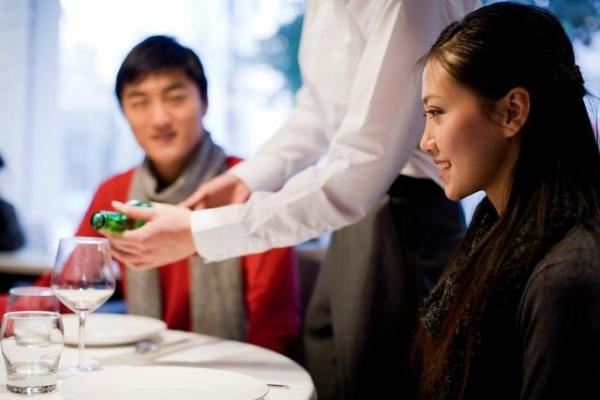 铁公鸡和妈宝男，相对来说哪个令人讨厌？