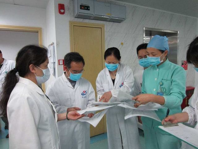 “爸，我给你送礼品来了”“回去吧，疫情期间，少出门”