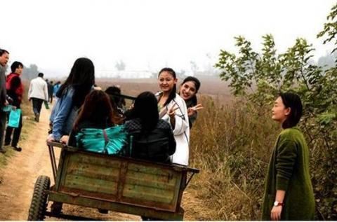 为什么很多大学生，抵触回农村相亲？家长该反思了