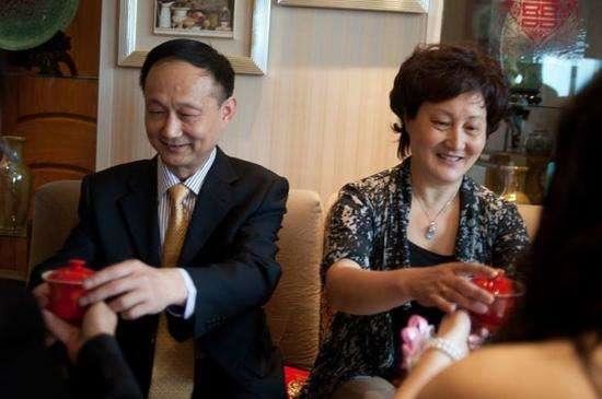 男人拒绝在房产证上写新娘的名字，于是她提出这些要求，很有道理