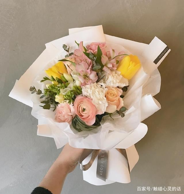 朋友圈很精美的爱情语录，总有一句触动你的心！