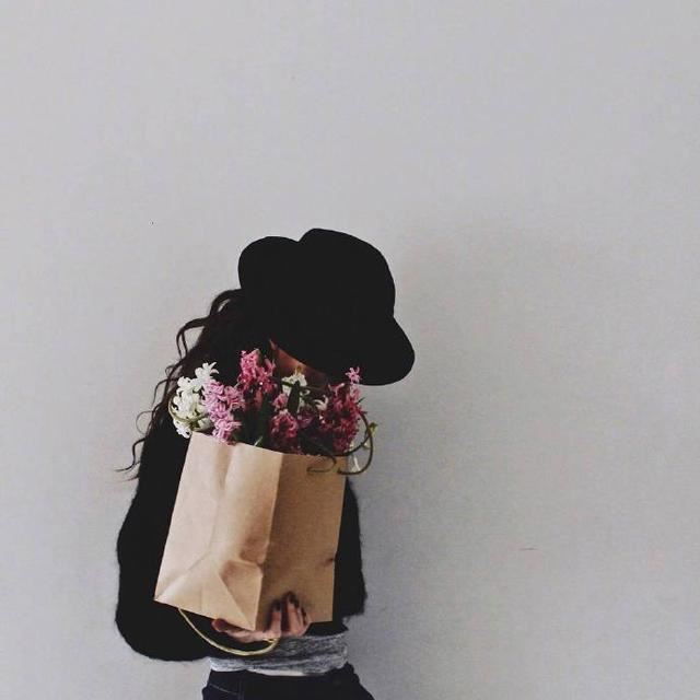 深夜一个人偷偷哭的说说，伤感入体，痛彻心扉！