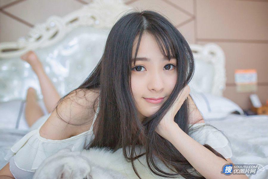 95后清纯长发美女唯美私房写真