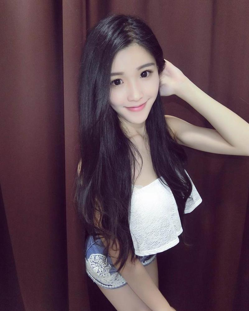 清纯长发美女Ivy Kuang迷人自拍照片