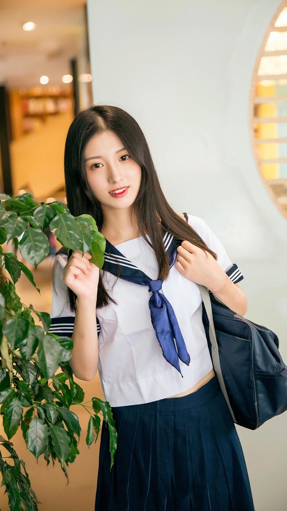 00后学生妹清纯美女制服唯美写真图片