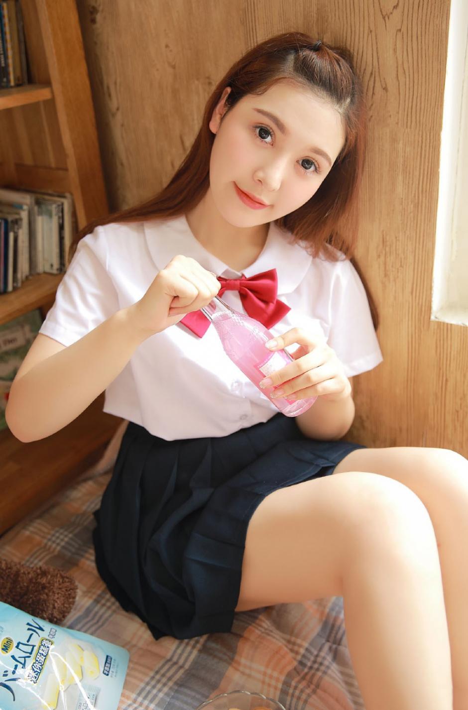 学生妹清纯美女校花制服私房写真图片