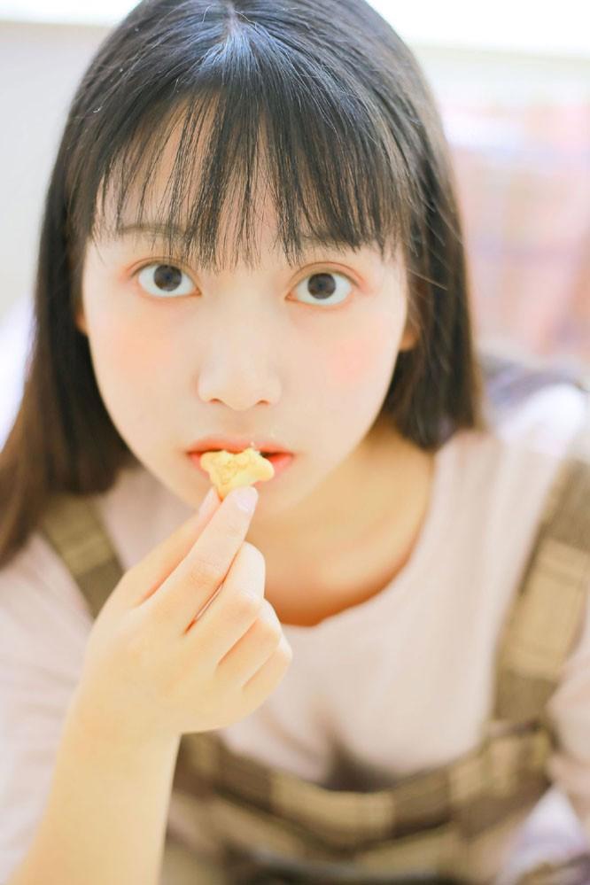 电子钢琴小能手少女活泼青涩大眼灵动清纯生活写真