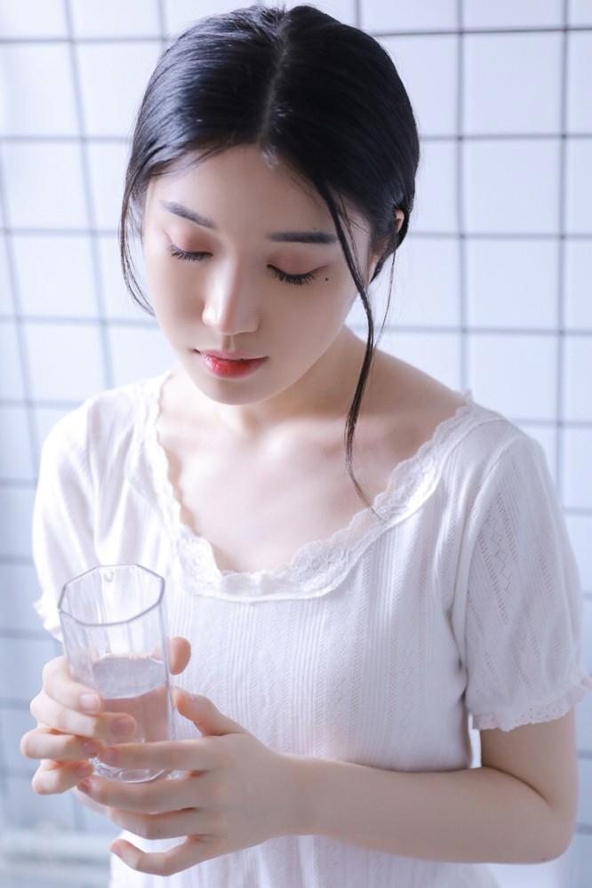 95后清纯美女校花气质私房写真图片