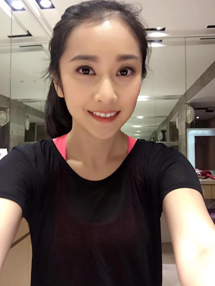 95后氧气清纯美女甜美生活照图片