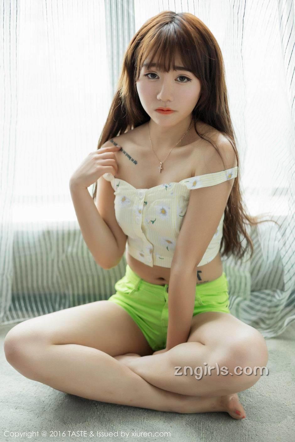 90后长发可爱清纯美女图片