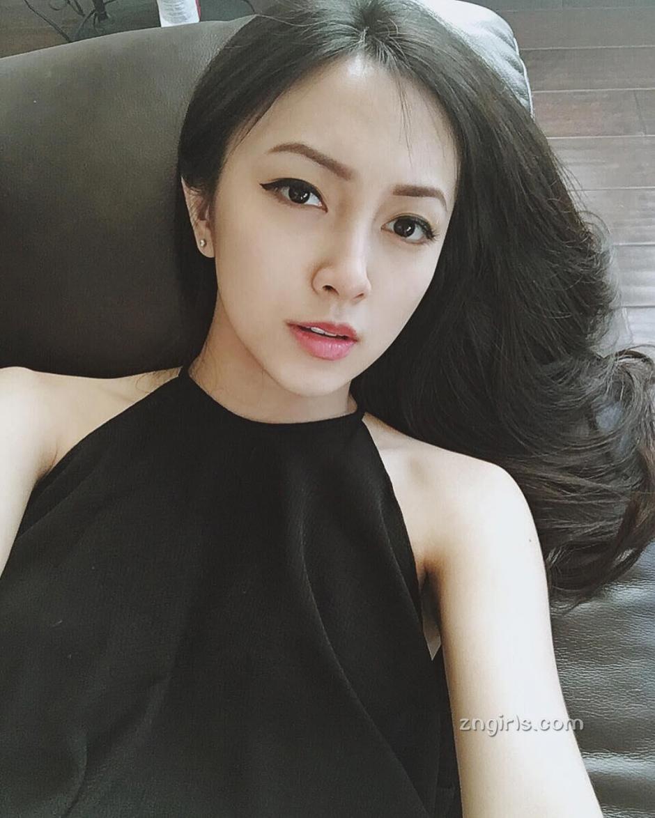 90后高颜值美女清纯自拍照片