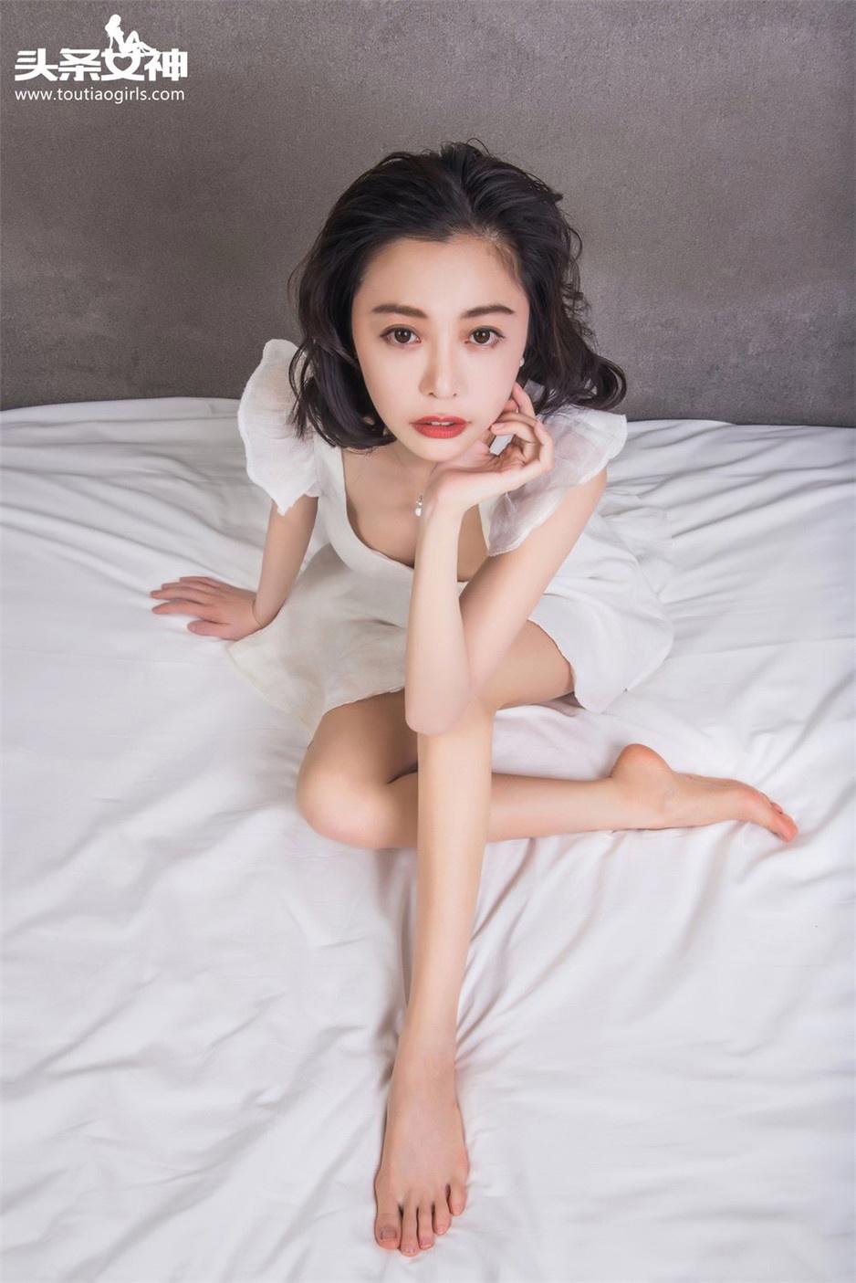 90后清纯唯美女神高清室内写真图片