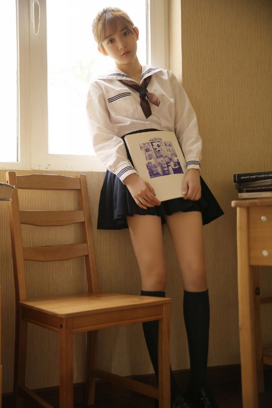 00清纯小美女高清制服写真图片