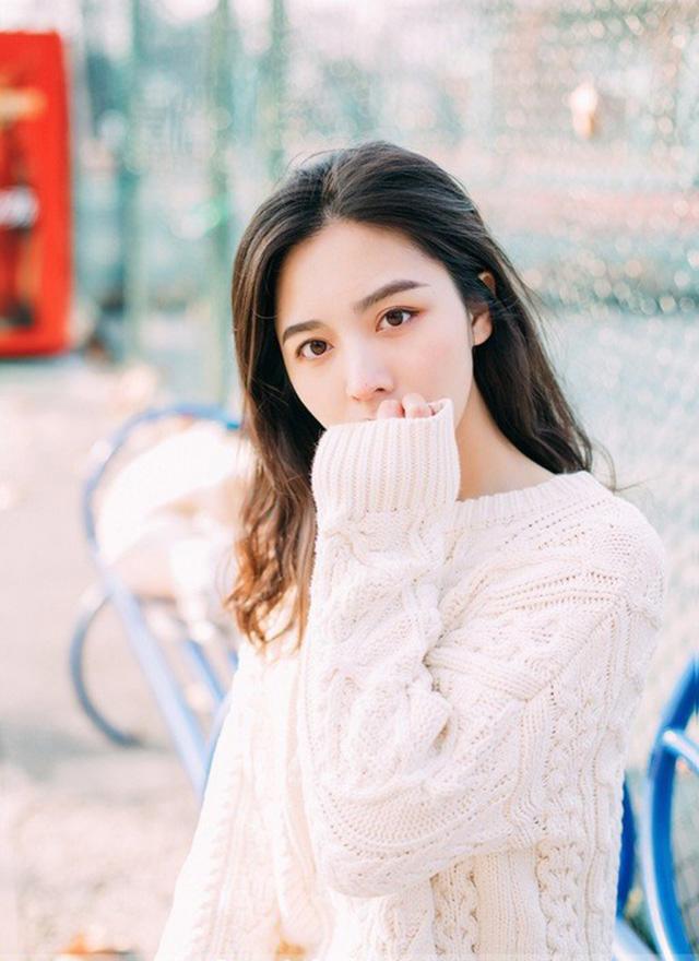 95后清纯小美女唯美外拍写真图片