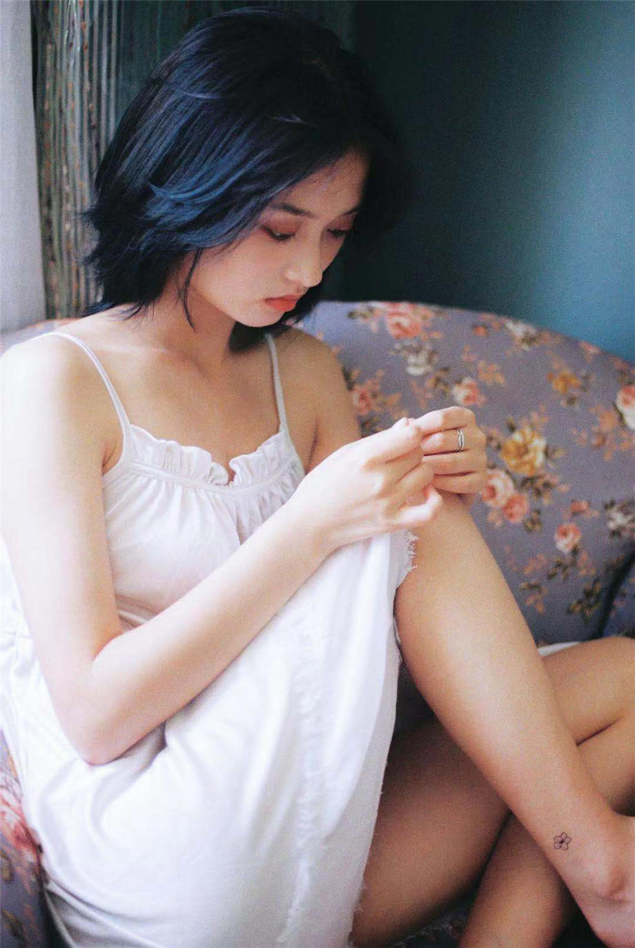 00后气质清纯可爱小美女写真图片