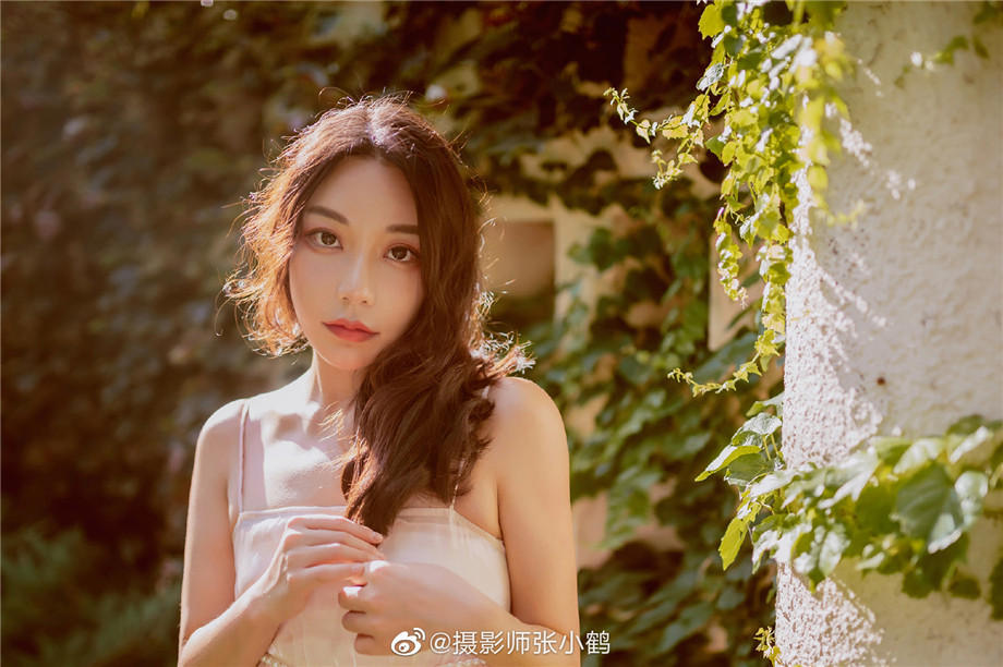 90后清纯气质美女图片