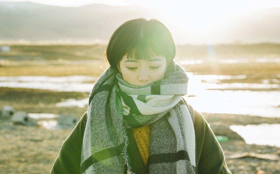 清纯短发高中美女唯美外拍摄影图片