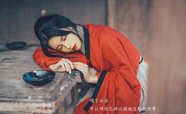 气质清纯的古装美女写真图片