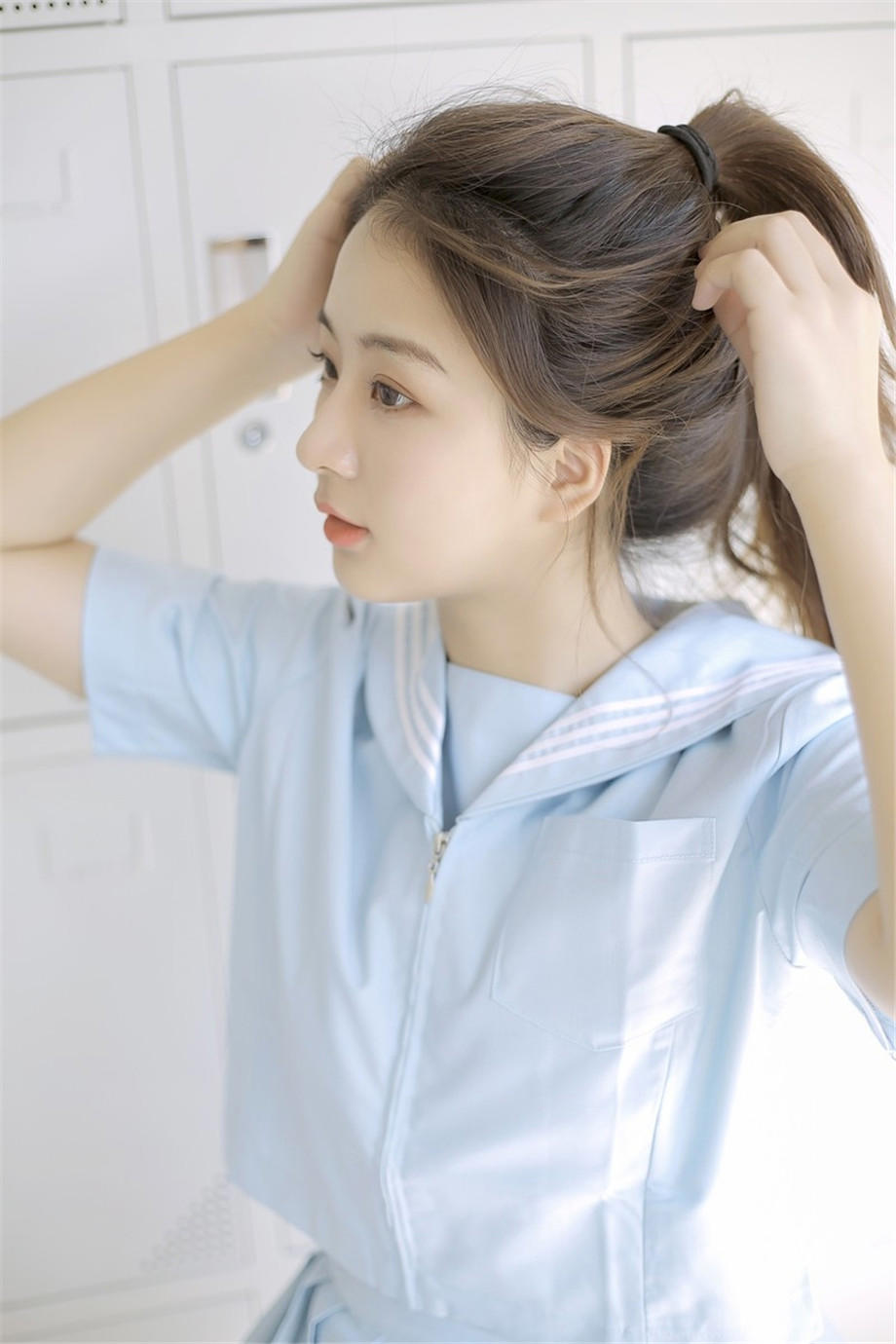 00后制服少女清纯美女迷人写真图片