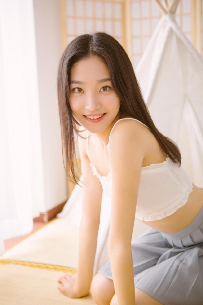 00后私房清纯美女生活照迷人写真图片