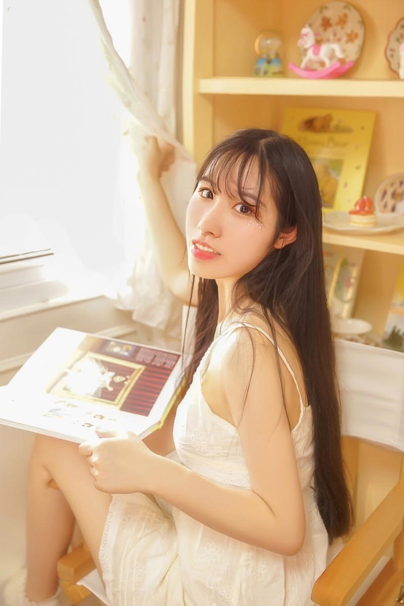 90后清纯美女私房睡衣写真照片