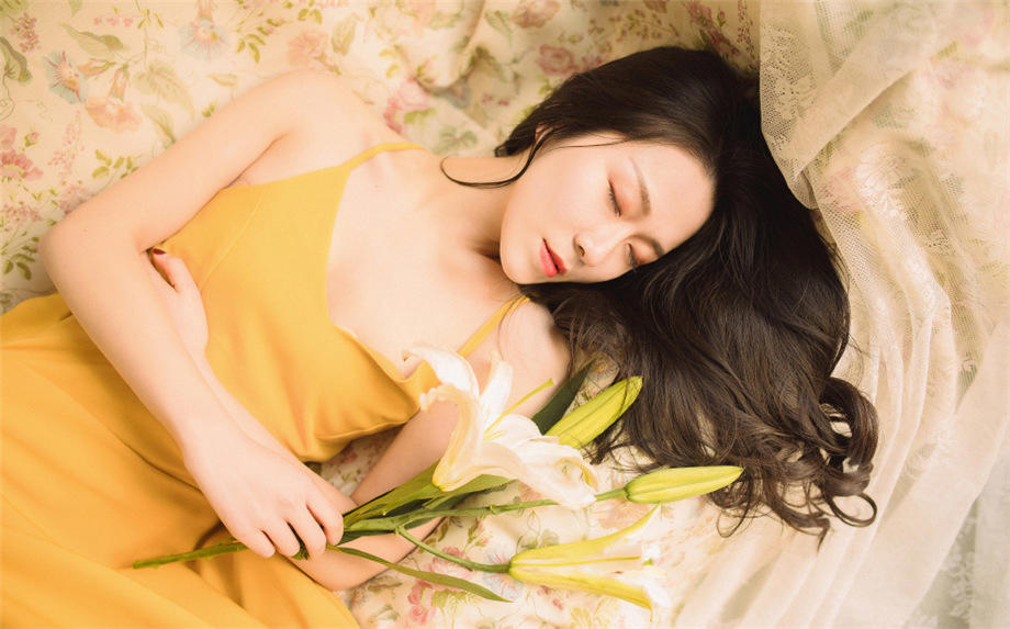 因为婆婆嫉妒老公竟要我缩胸