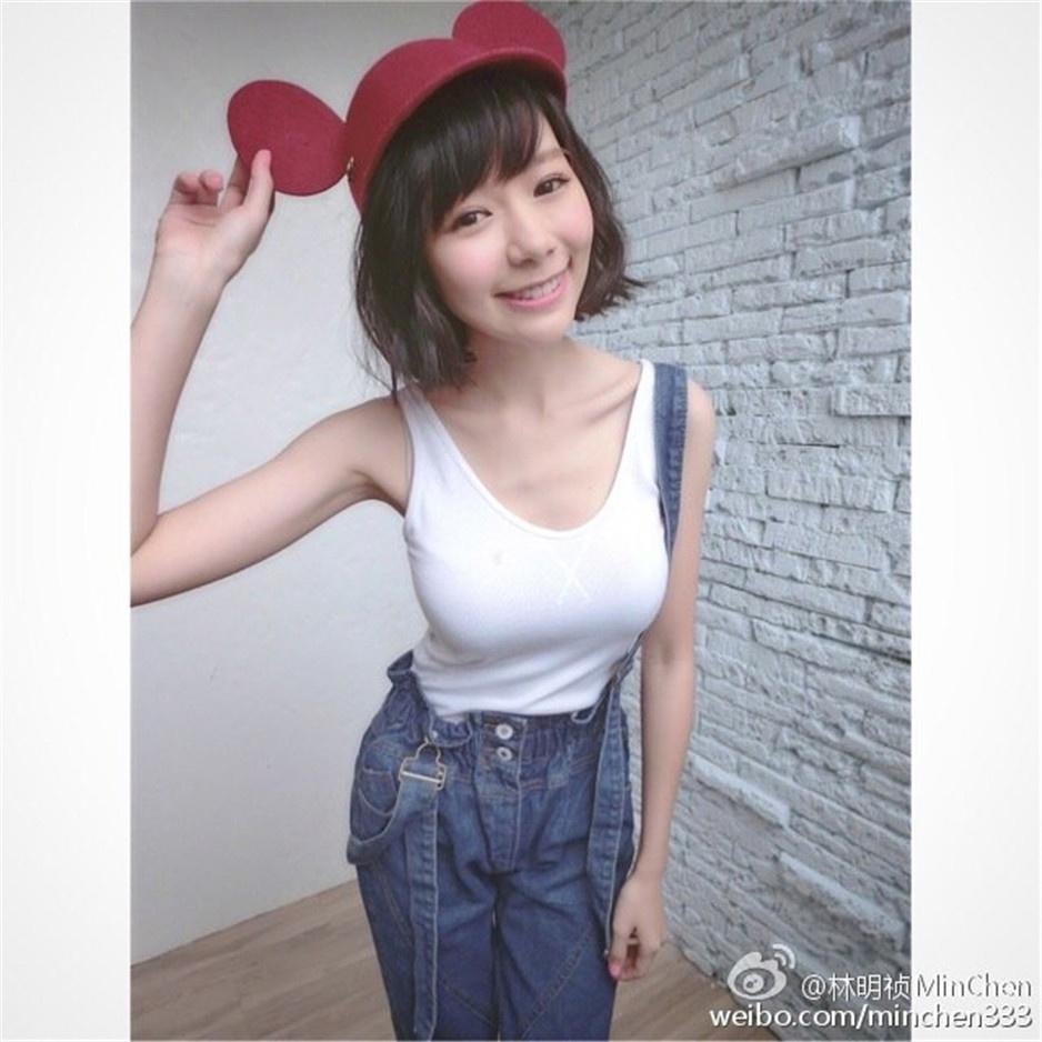 清纯活泼的90后美女生活照组图片写真